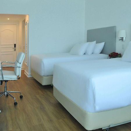 Nh Collection Plaza Santiago Hotell Eksteriør bilde A room at the hotel