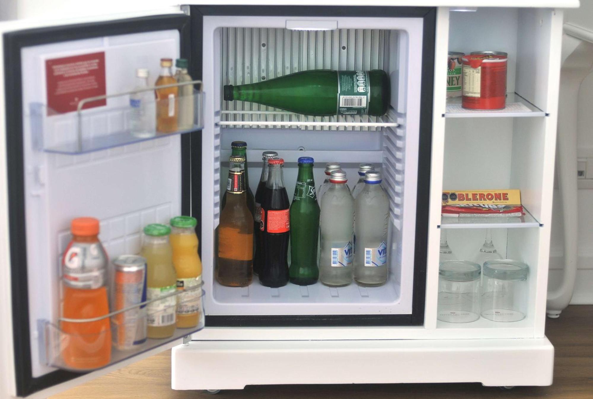 Nh Collection Plaza Santiago Hotell Eksteriør bilde A mini-bar
