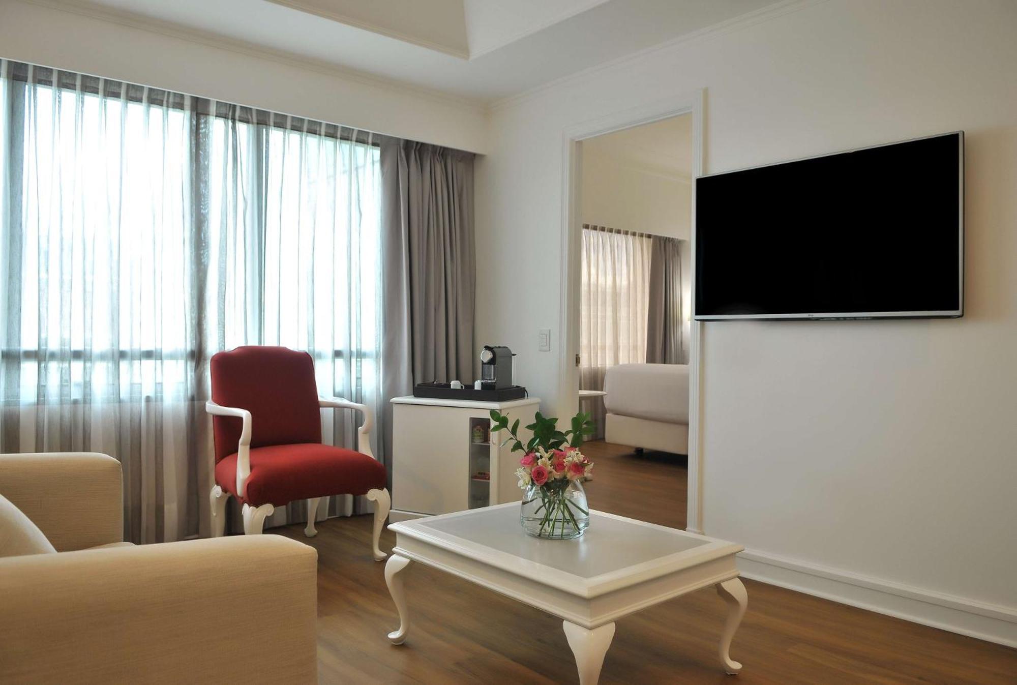 Nh Collection Plaza Santiago Hotell Eksteriør bilde A room at the hotel