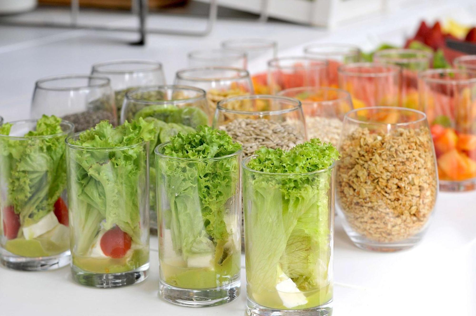 Nh Collection Plaza Santiago Hotell Eksteriør bilde A salad buffet