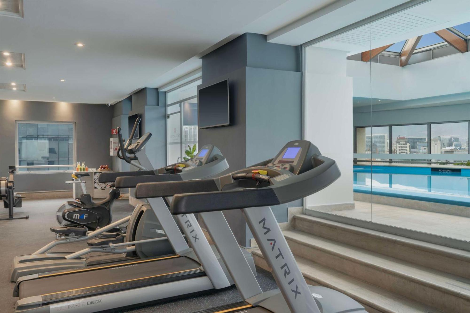 Nh Collection Plaza Santiago Hotell Eksteriør bilde The gym at the hotel