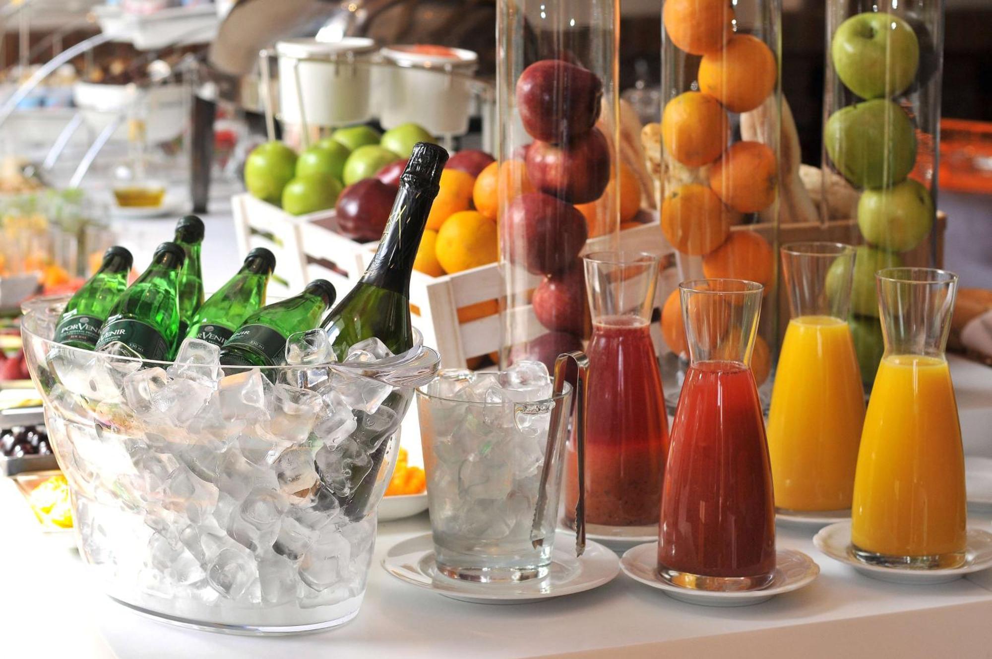Nh Collection Plaza Santiago Hotell Eksteriør bilde Fruit juice