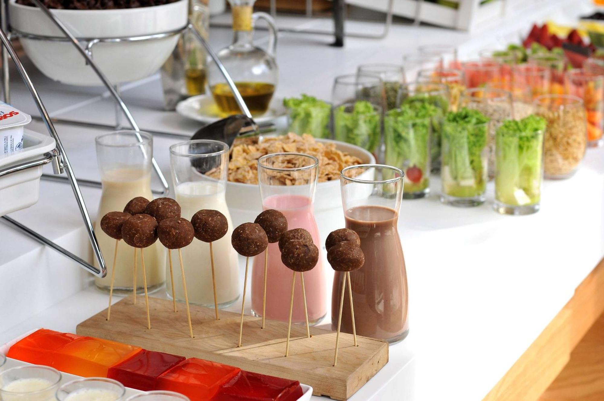Nh Collection Plaza Santiago Hotell Eksteriør bilde A selection of smoothies