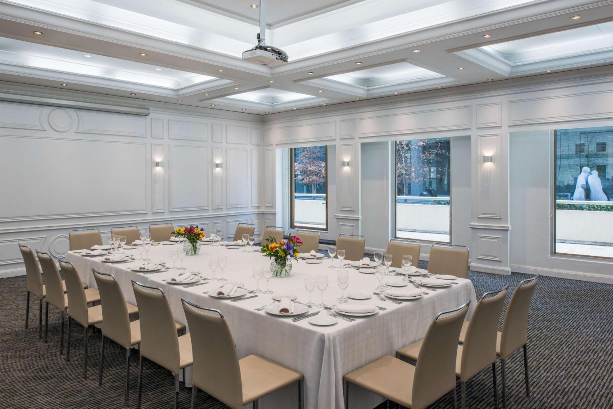 Nh Collection Plaza Santiago Hotell Eksteriør bilde The Boardroom
