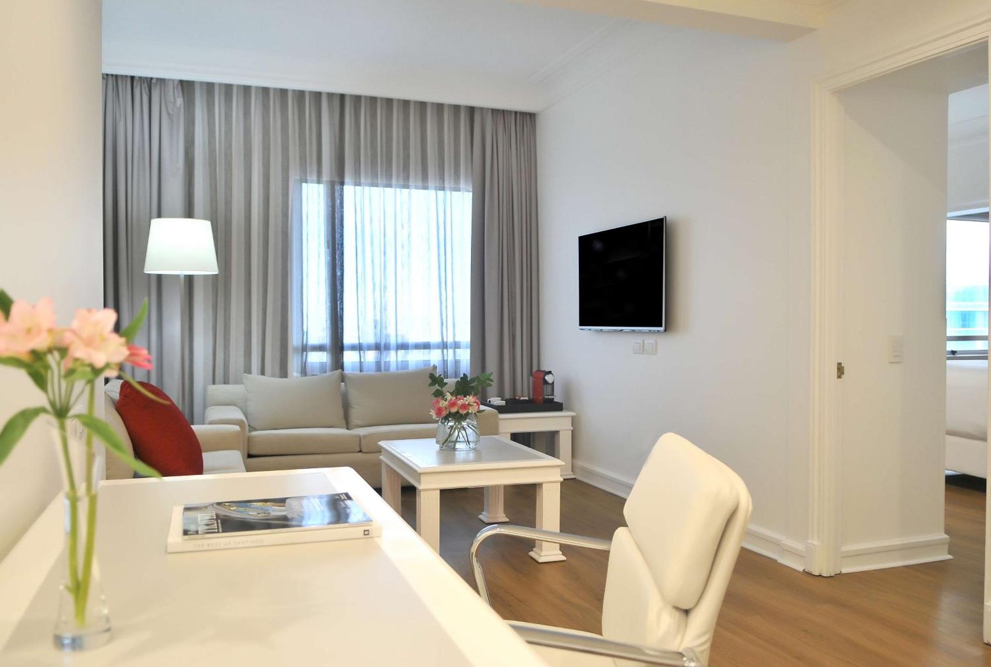 Nh Collection Plaza Santiago Hotell Eksteriør bilde A living room in a serviced apartment in Athens, Greece